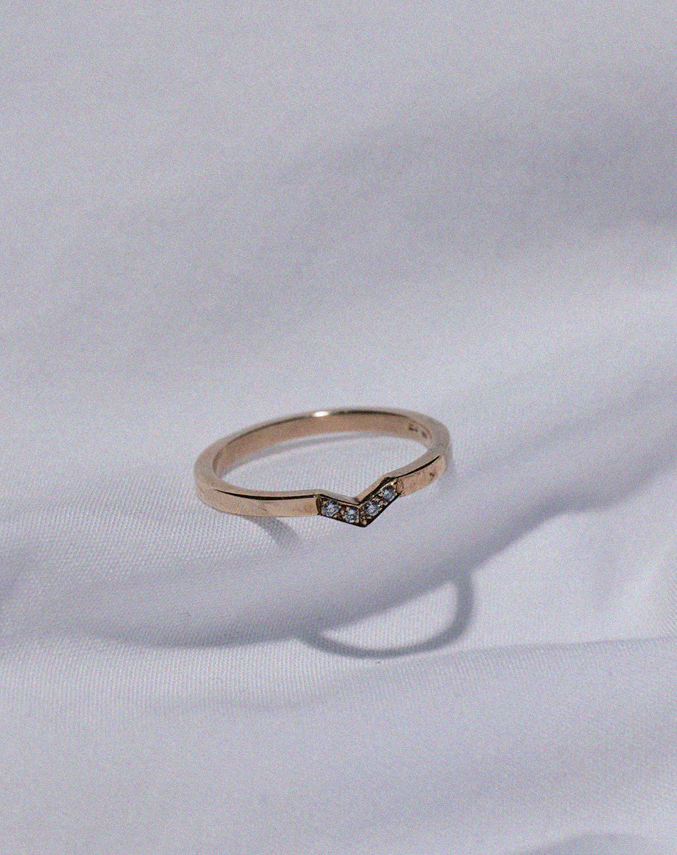 Arrow Band | 9ct Yellow Gold